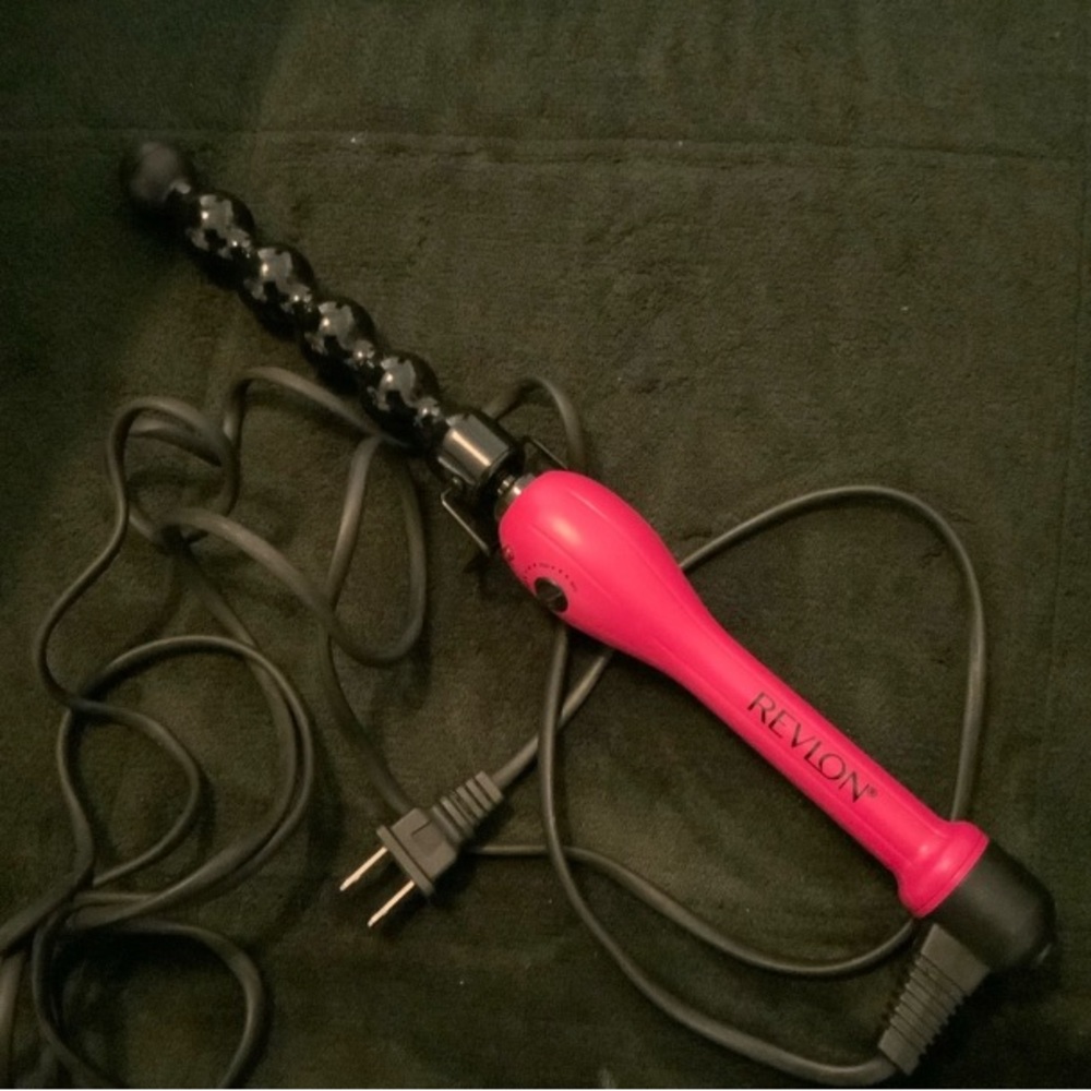 Revlon Salon High Heat Hair Curling Iron Ball Wand wear glove when in use